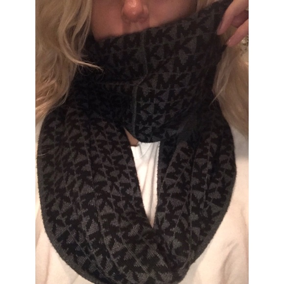 🧣 Infinity Michael Kors scarf 🧣 - Picture 1 of 5